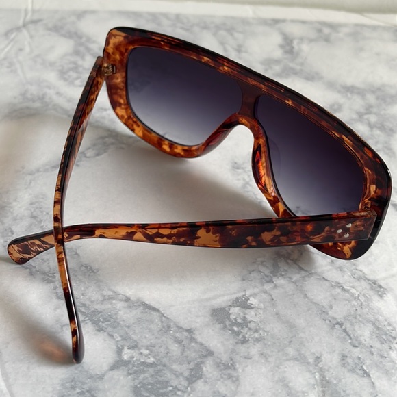 Sunglasses - Picture 3 of 5